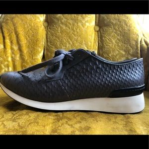$10 off sale!! Vince. Sneakers